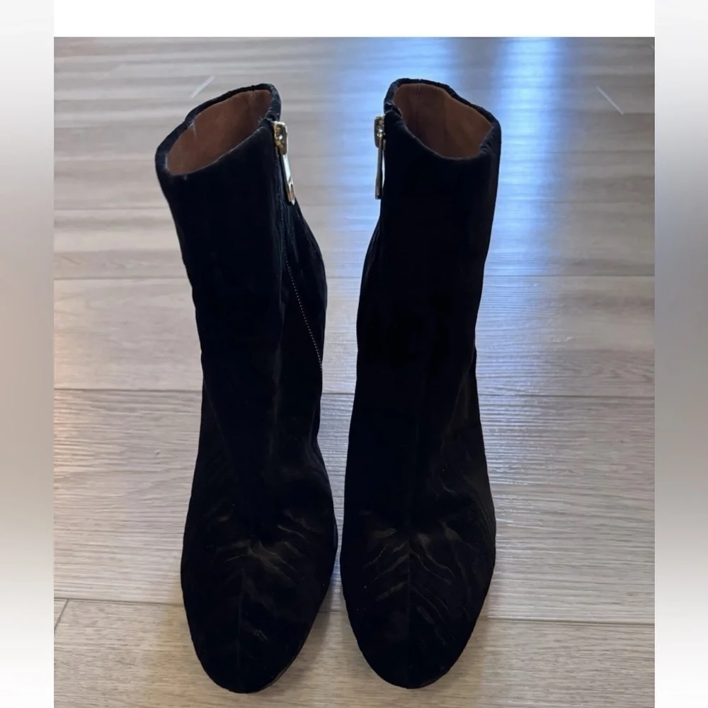 Louise et Cie Black Velvet Booties SZ 8.5 Zebra Texture Boots Dressy Mob Wife - Picture 4 of 7